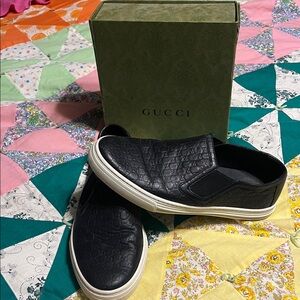 Gucci Signature Slip-On 'Black 
Embossed